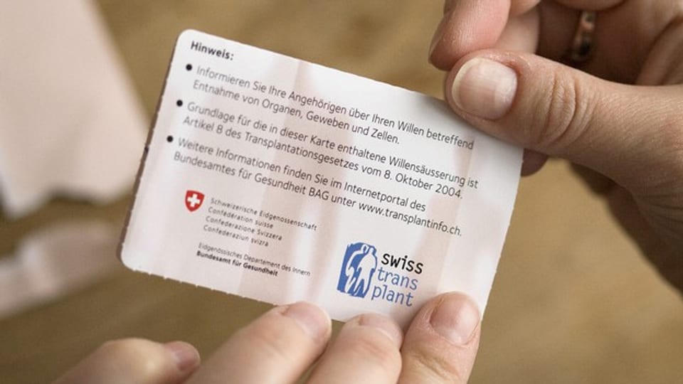 Der Organspende-Ausweis wird in der Schweiz noch zu wenig ausgefüllt.
