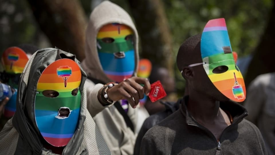 LGBT-Aktivisten in Kenia. Sie tragen Masken, um ihre Identität zu schützen.
