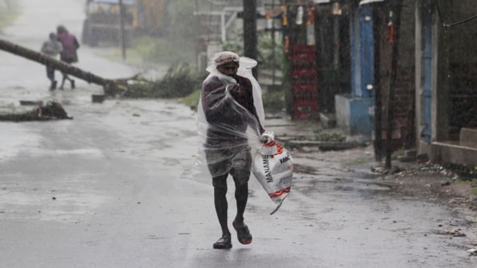 In Bangladesch und Indien flüchten die Menschen vor dem Zyklon «Ampan»