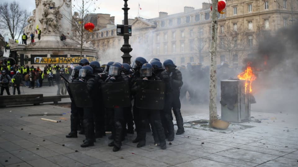 Ein neues Buch in Frankreich zeigt das Ausmass von Missständen und Gewalt in Frankreichs Polizei.