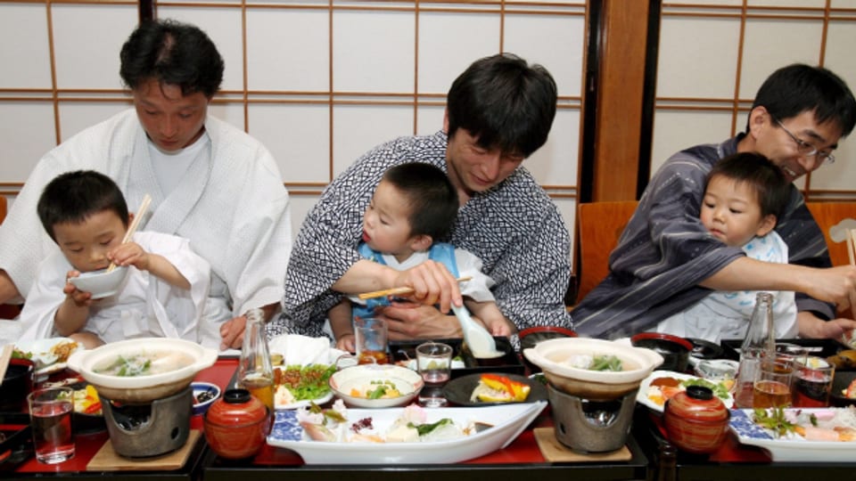 Japanischen Vätern steht ein Jahr Vaterschaftsurlaub zur Verfügung.