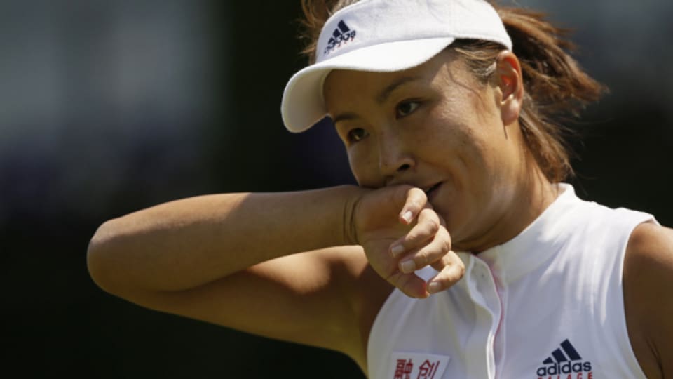 Die Tennisspielerin Peng Shuai auf dem Tennisplatz