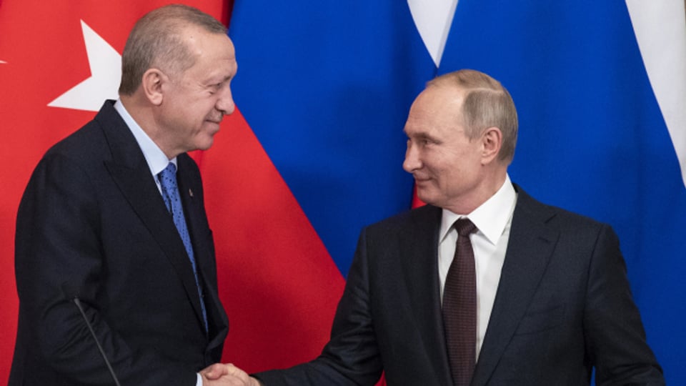 Erdogan und Putin verhandeln über Lösungen für die Konflikte in Syrien.