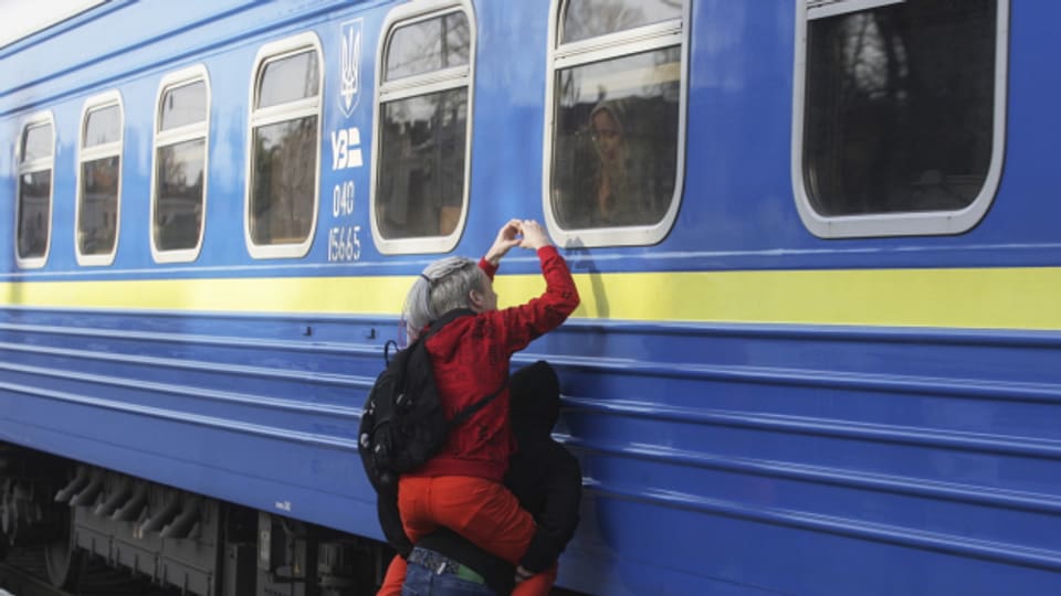 Immer mehr Ukrainerinnen und Ukrainer, die vor dem Krieg geflüchtet waren, kehren wieder in ihre Heimat zurück.