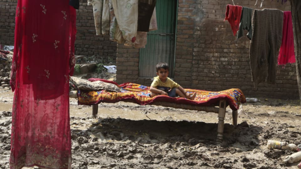 In Pakistan geht die Sorge um, dass sich nun nach den Niederschlägen viele Krankheiten ausbreiten.