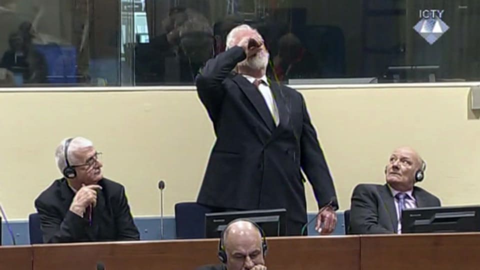 Vor dem Internationalen Strafgerichtshof für das ehemalige Jugoslawien in Den Haag hat Praljak Gift getrunken.
