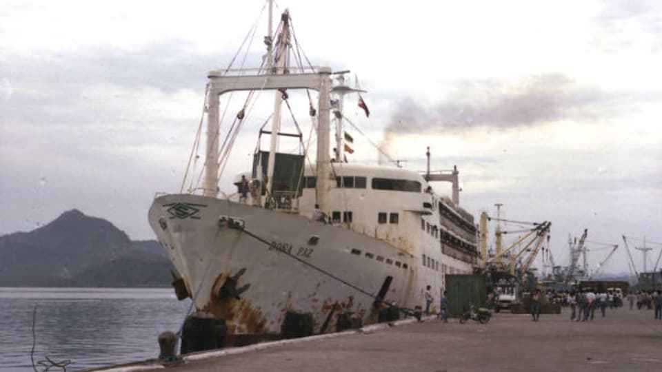 Die Doña Paz in im Hafen von Tacloban.