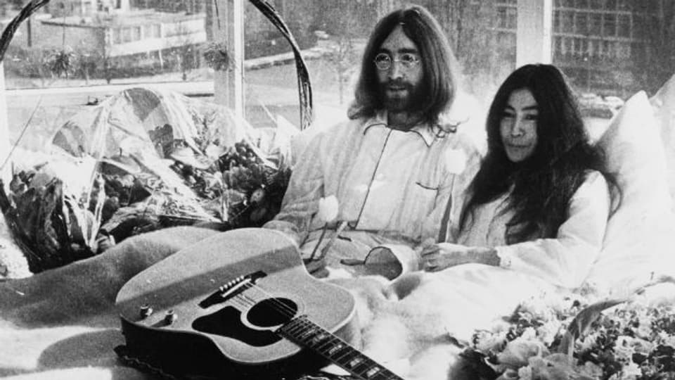 John Lennon und Yoko Ono heiraten