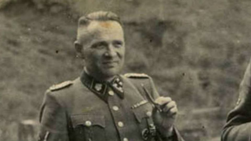Rudolf Höss in der Nähe des Konzentrationslagers Auschwitz.
