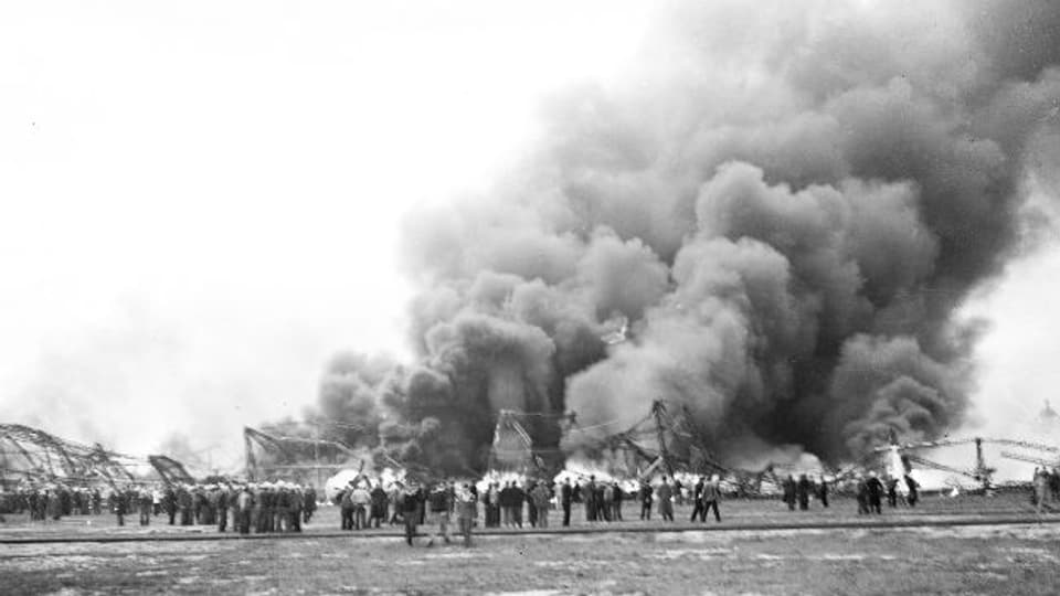 Das Luftschiff «Hindenburg» stürzte brennend ab.