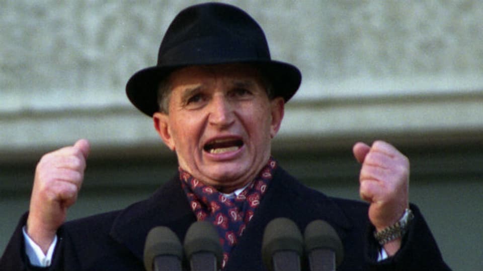 Der rumänische Diktator Nicolae Ceausescu spricht.
