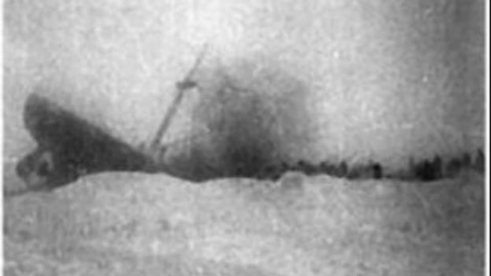 Das sowjetische Schiff Tscheljuskin sinkt im Polarmeer