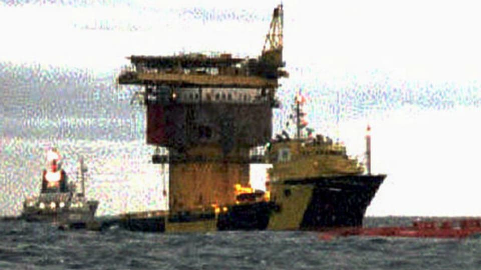 Greenpeace-Aktivisten gegen Shell: Öltank Brent Spar.