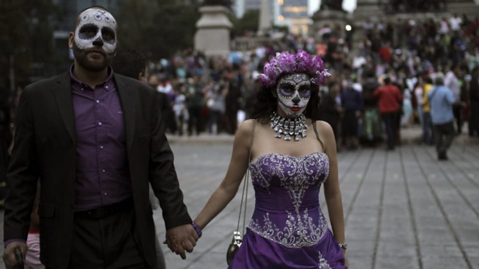In Mexiko-Stadt gibt es zum Tag der Toten wegen James Bond einen Umzug.