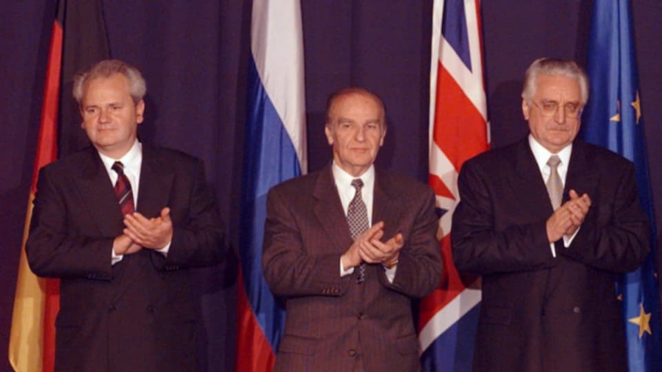 Von links nach rechts: Slobodan Miloševi?, Alija Izetbegovi? und Franjo Tu?man in Dayton, Ohio.
