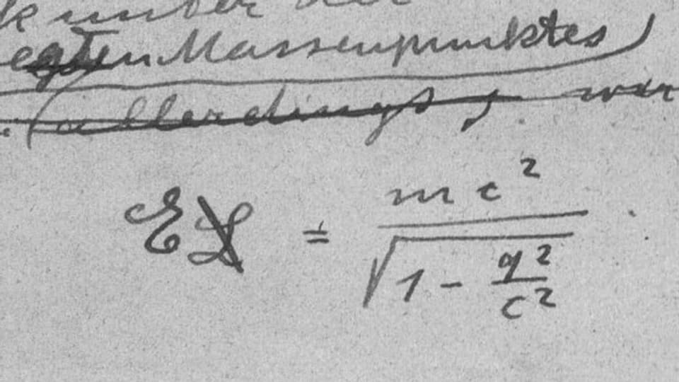 Albert Einstein publizierte die Formel E=mc2.