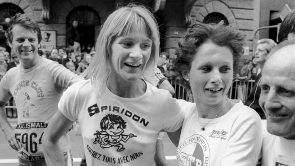 Die Leichtathletin Marijke Moser gewinnt am 2. Oktober 1977 den Murtenlauf.