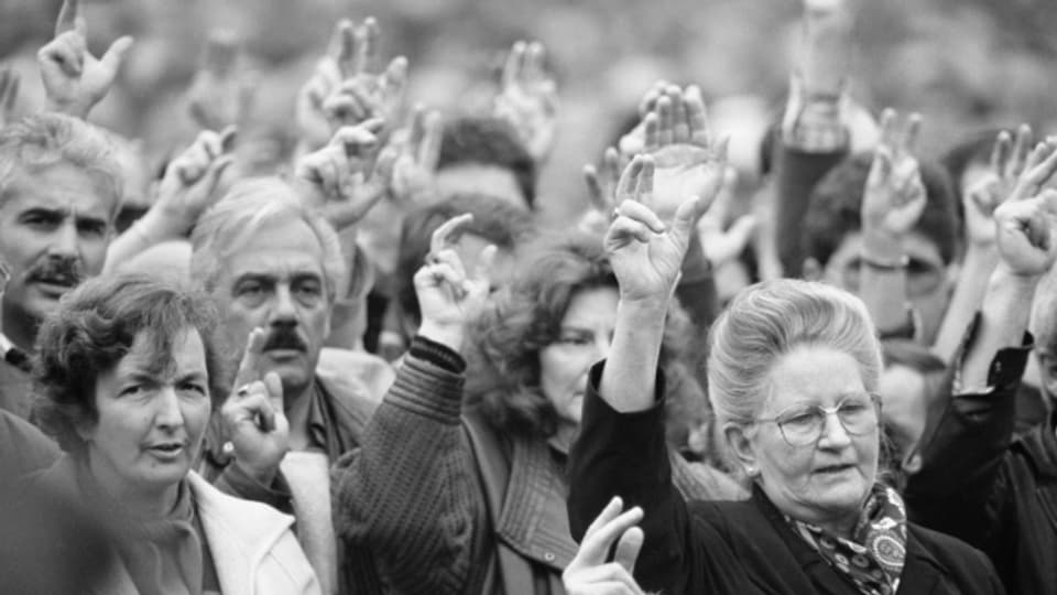An der Landsgemeinde 1991 im Kanton Appenzell Innerrhoden dürfen erstmals Frauen abstimmen