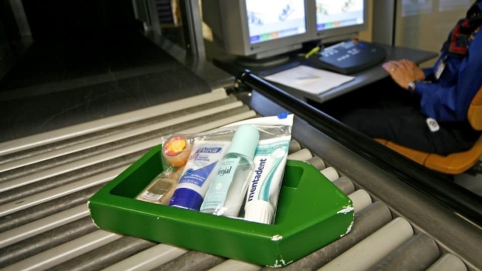 Am 6. November 2006 traten in der Schweiz neue Sicherheitsvorschriften für Flüssigkeiten im Handgepäck in Kraft