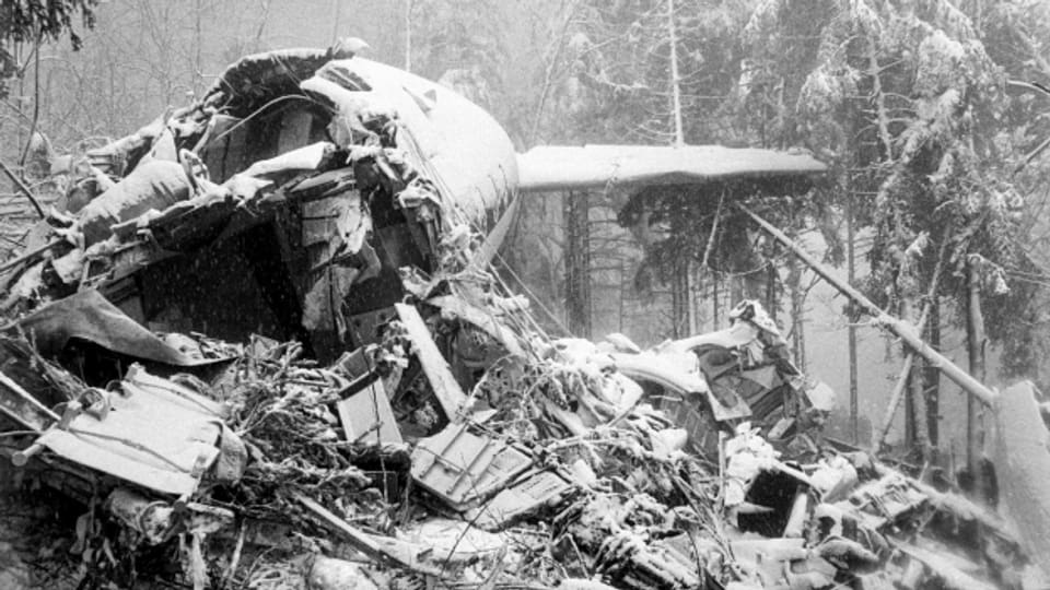Bei Hochwald sterben bei einem Flugzeugabsturz 108 Personen
