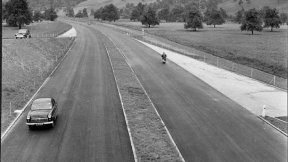 Autobahn bei der Einfahrt Kriens (1955)