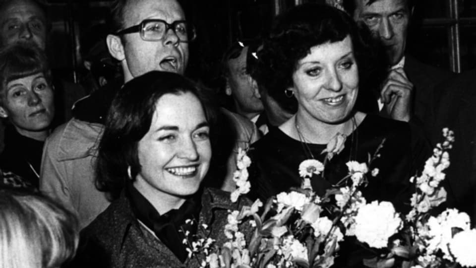 Mairead Corrigan und Betty Williams 1977