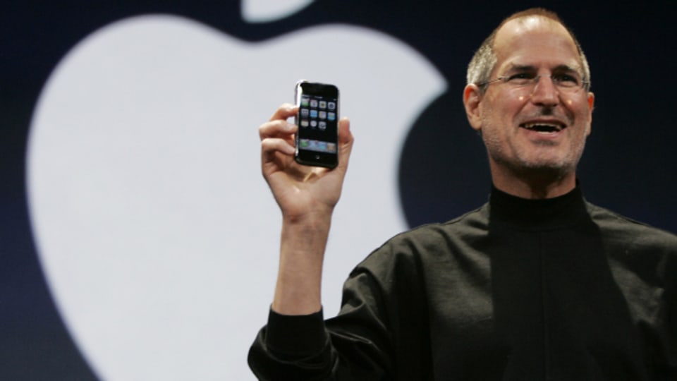Steve Jobs präsentiert 2007 das erste Iphone