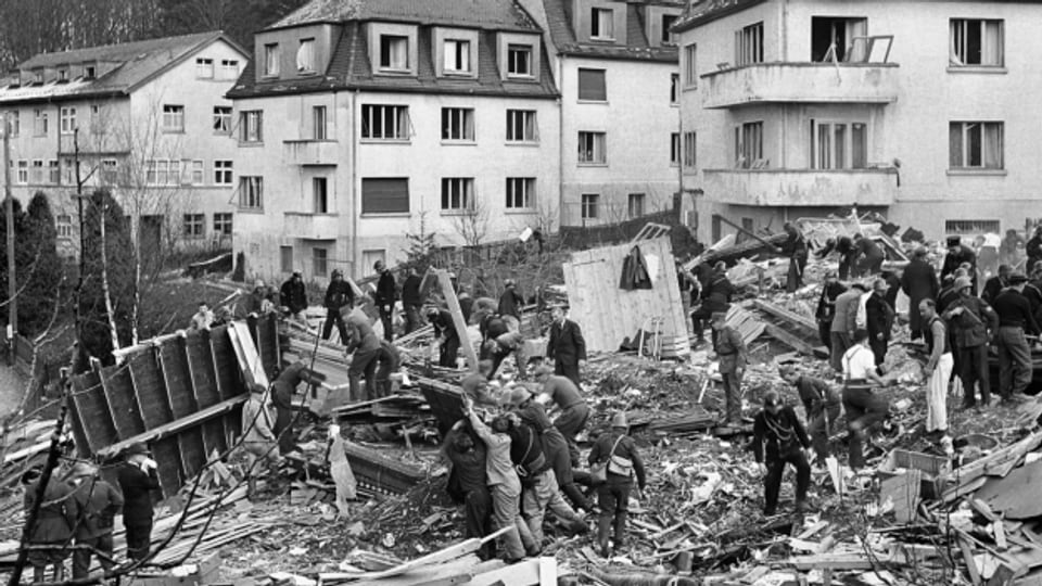 Die Bomben der Alliierten hinterlassen ein Bild der Zerstörung in Zürich