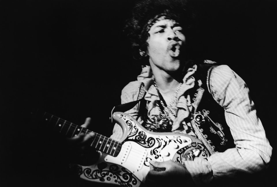 Jimi Hendrix spielte sein Set am Monterey Pop Festival auf einer handbemalten Fender Stratocaster. Sie überlebte das Konzert nicht.