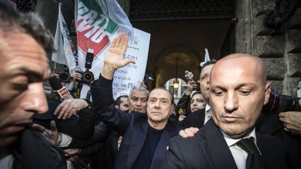 Der ehemalige italienische Ministerpräsident Silvio Berlusconi 2015 nach seinem Freispruch vor dem Berufungsgericht