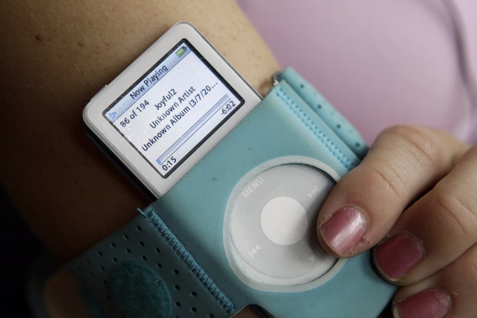 Das MP3-Format trug auch dazubei, dass sich tragbare Musikspieler wie der iPod von Apple etablieren konnten.