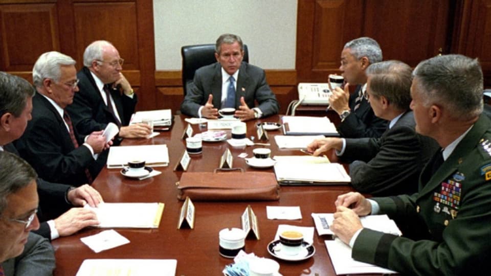 George Bush mit Beratern nach den Terrorangriffen vom September 2001