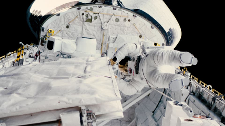 Kathryn Sullivan auf ihrem Weltraumspaziergang am 11. Oktober 1984.