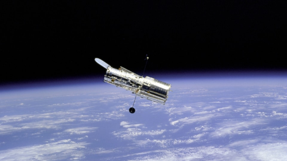 Hubble-Teleskop kreist um die Erde.