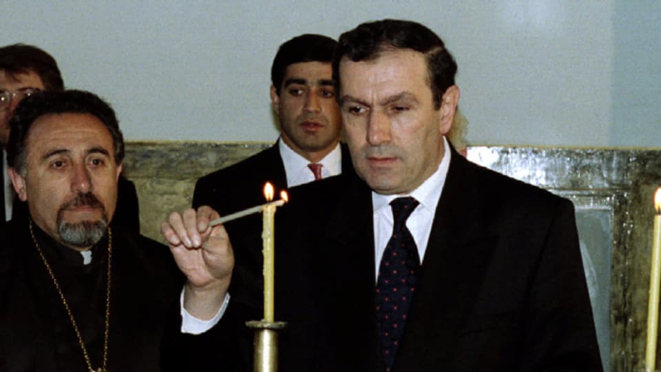 Der erste Präsident des unabhängigen Armenien, Lewon-ter Petrosjan (rechts).