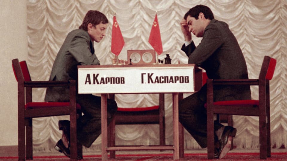 Anatoli Karpow und Garri Kasparow zum Auftakt des WM-Kampfes im September 1984