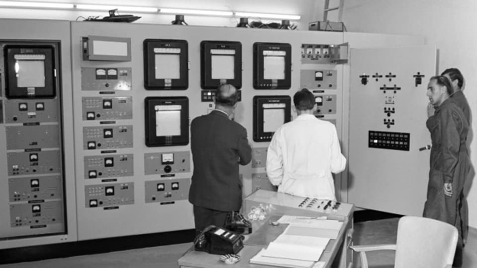 Blick in den Kommandoraum: Mit dem Versuchsreaktor von Würenlingen stieg die Schweiz ins Atomzeitalter ein.