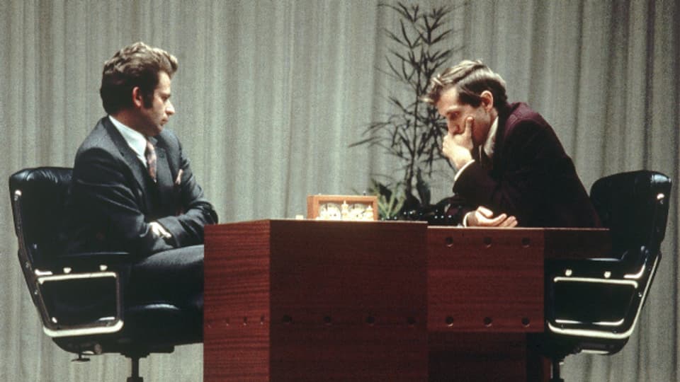 Boris Spasski (links) im Duell mit Bobby Fischer.