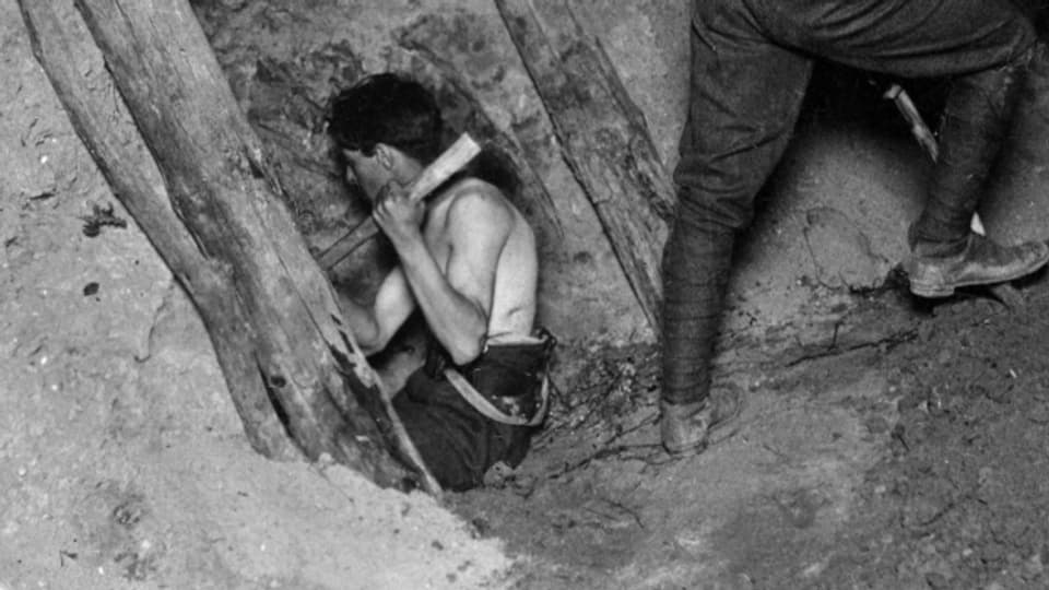 Britische Mineure arbeiten an den Stollen in Belgien.