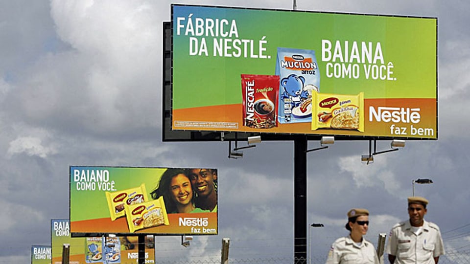 Vor der Nestlé-Fabrik in Feira de Santana in Brasilien.