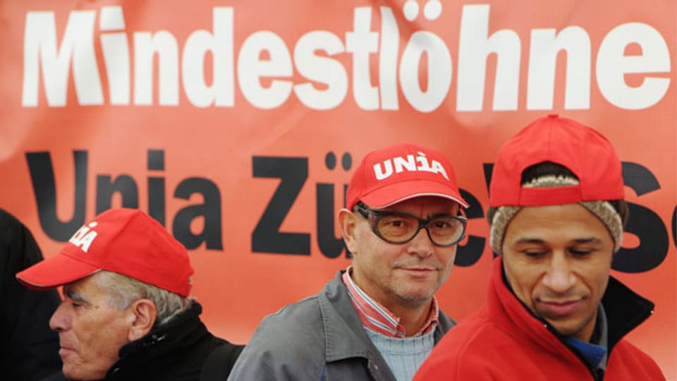 Angestellte der Maschinen- und Metallindustrie MEM demonstrieren im Rahmen einer Kundgebung der Gewerkschaft Unia für einen neuen Gesamtarbeitsvertrag am 3. April 2013.