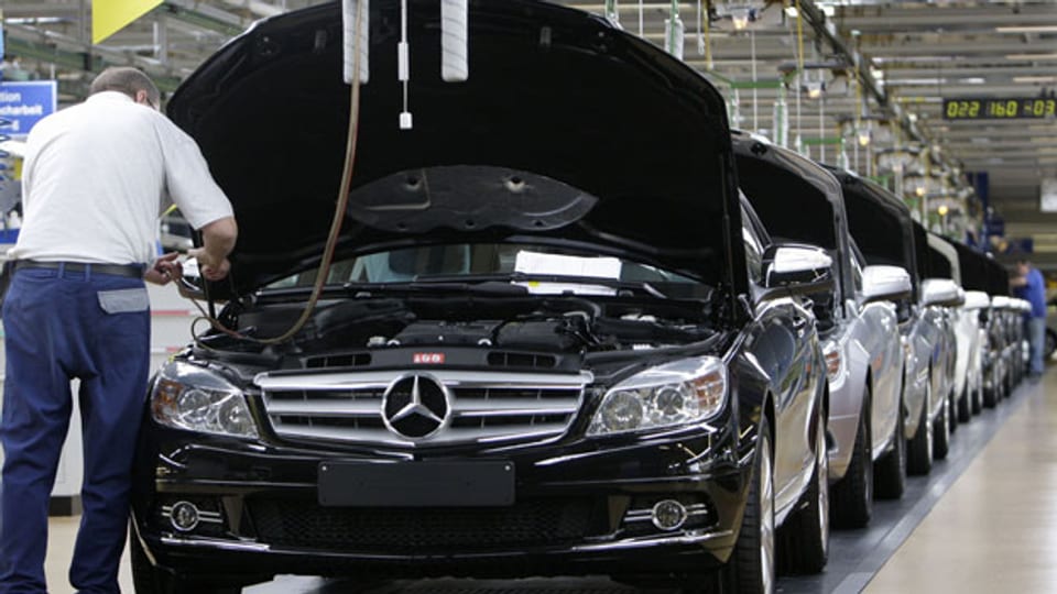 Der deutsche Autokonzern Daimler setzt voll auf Aluminium. Die Karosserie der neuen C-Klasse ist ganz aus dem silbrig-weissen Material.