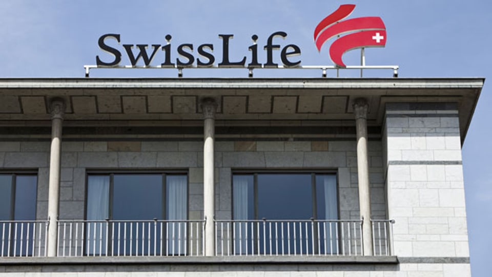 Das Logo auf dem Dach des Hauptsitzes der Versicherungsgesellschaft Swisslife am General-Guisan-Quai in Zürich.