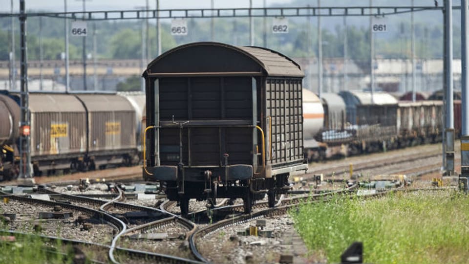 Auf dem Abstellgleis: Güterzüge werden von den Personenzügen verdrängt.