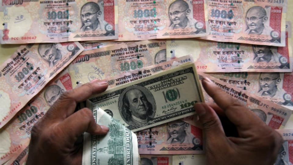 Hat im vergleich zum Dollar massiv an Wert verloren: die indische Rupie.