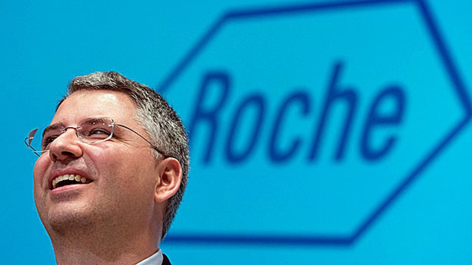 Roche-CEO Severin Schwann gibt an der Jahresmedienkonferenz des Pharmakonzerns einen Gewinn vonn 11,4 Milliarden Franken bekannt.