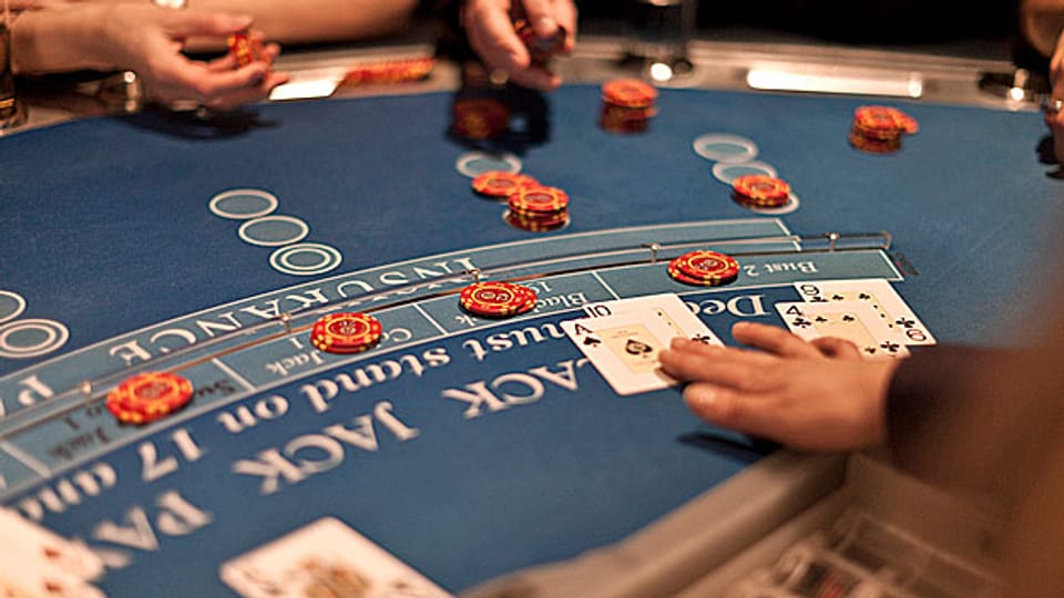 Alle Schweizer Casinobetreiber beklagen, dass sich die Erträge zur Konkurrenz verlagern, ins Ausland und ins Internet.