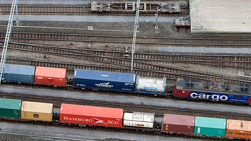 Güterzüge am Verladeterminal der Hupac in Aarau.