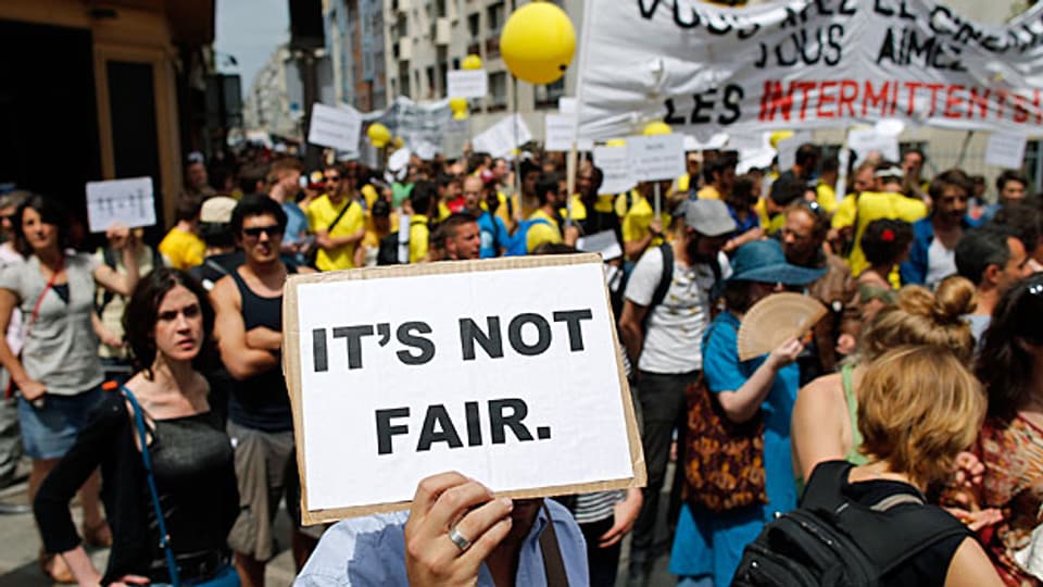 Teilzeitangestellte protestieren am 26. Juni in Paris gegen ihre Arbeitsbedingungen.