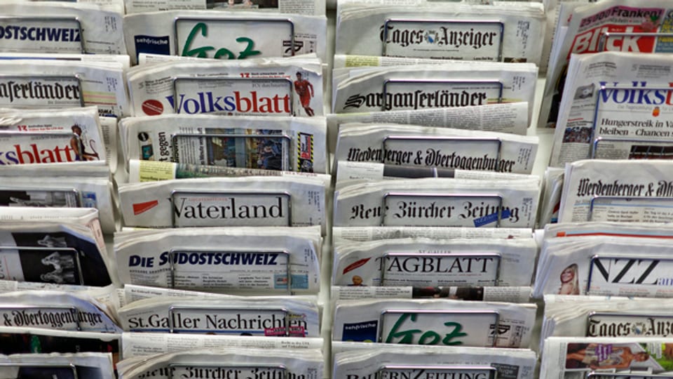 Zeitungsständer mit Schweizer Zeitungen, aufgenommen am 31. Februar 2012 in St. Gallen.